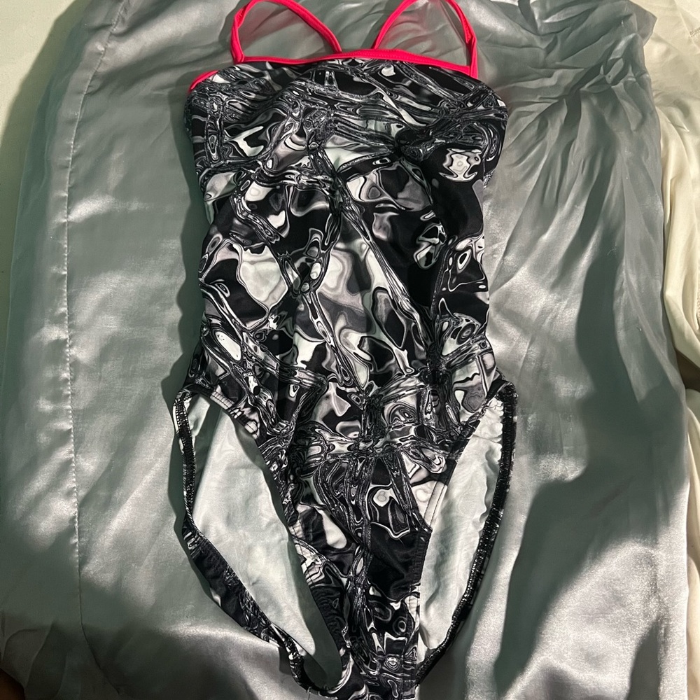 Maru training suit